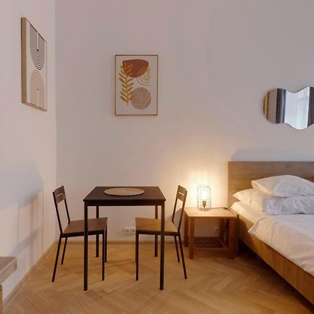 Vita Nejedleho Apartments Prag Exteriör bild