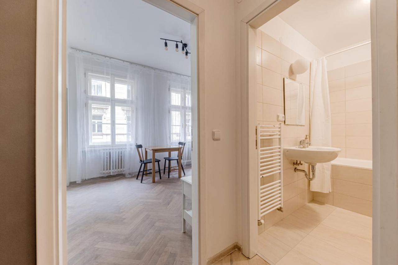 Vita Nejedleho Apartments Prag Exteriör bild