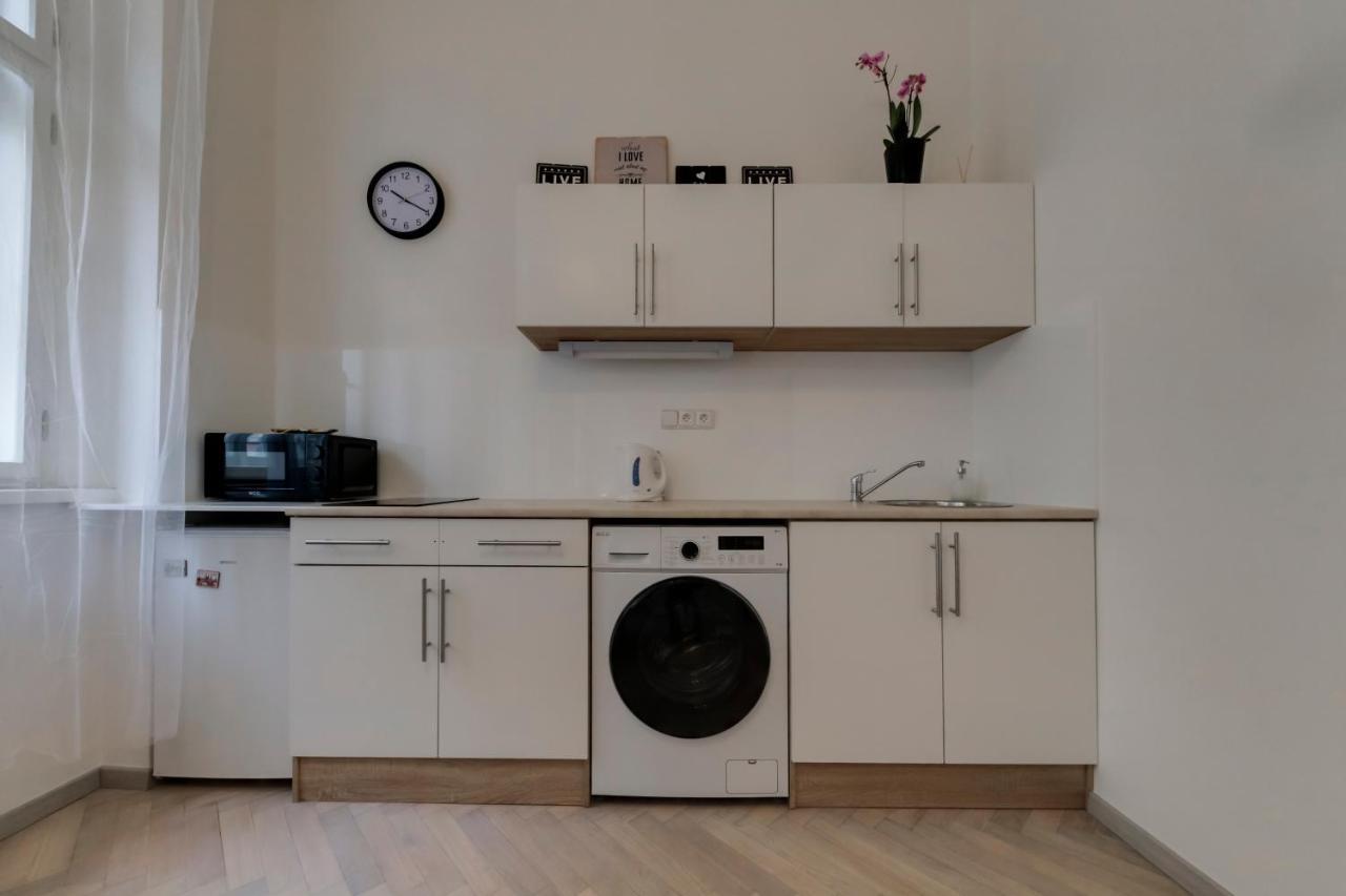 Vita Nejedleho Apartments Prag Exteriör bild