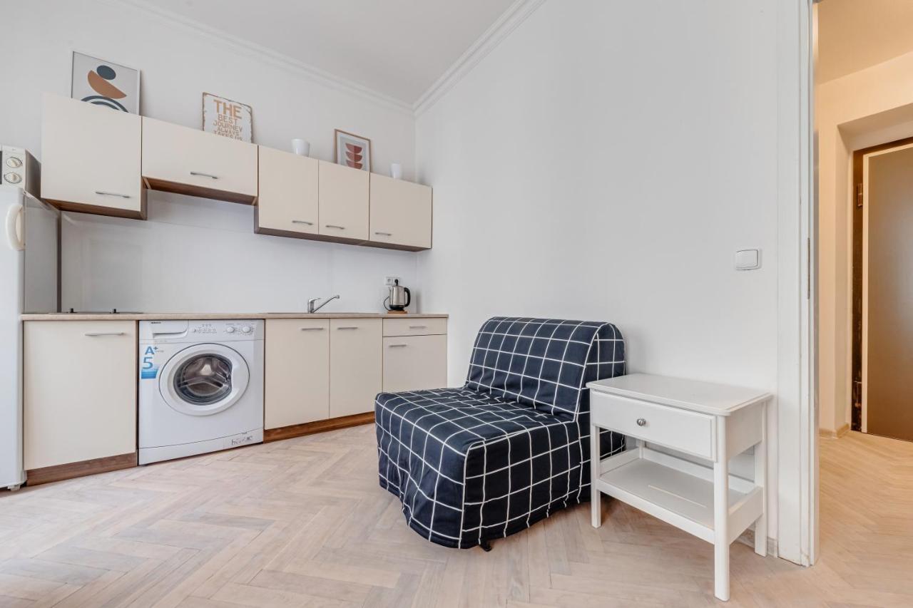 Vita Nejedleho Apartments Prag Exteriör bild