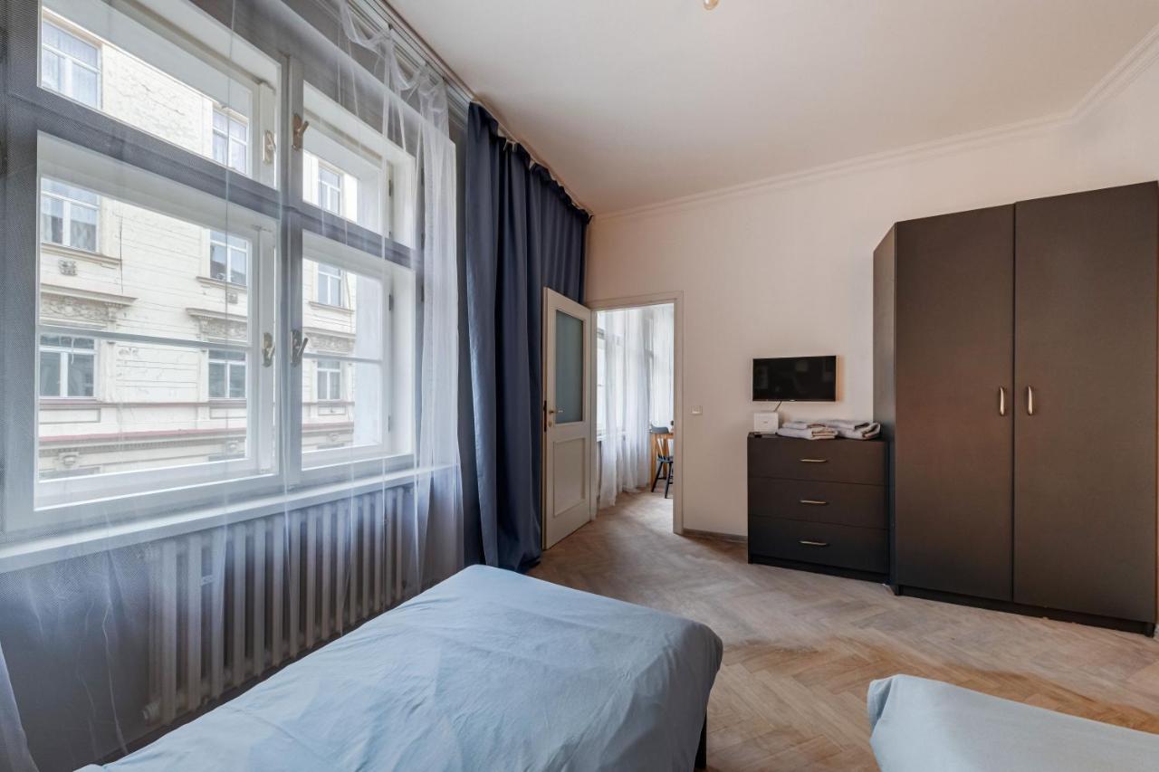 Vita Nejedleho Apartments Prag Exteriör bild
