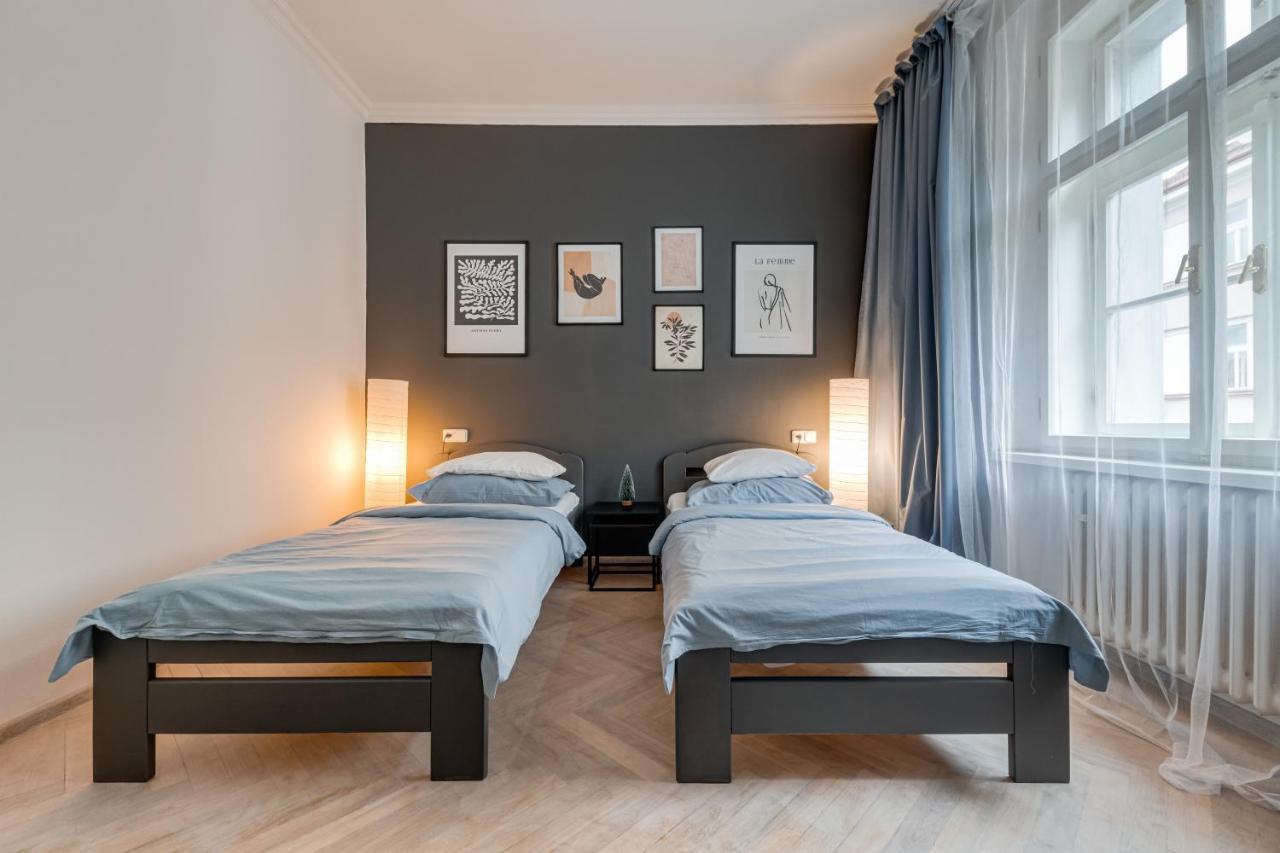 Vita Nejedleho Apartments Prag Exteriör bild