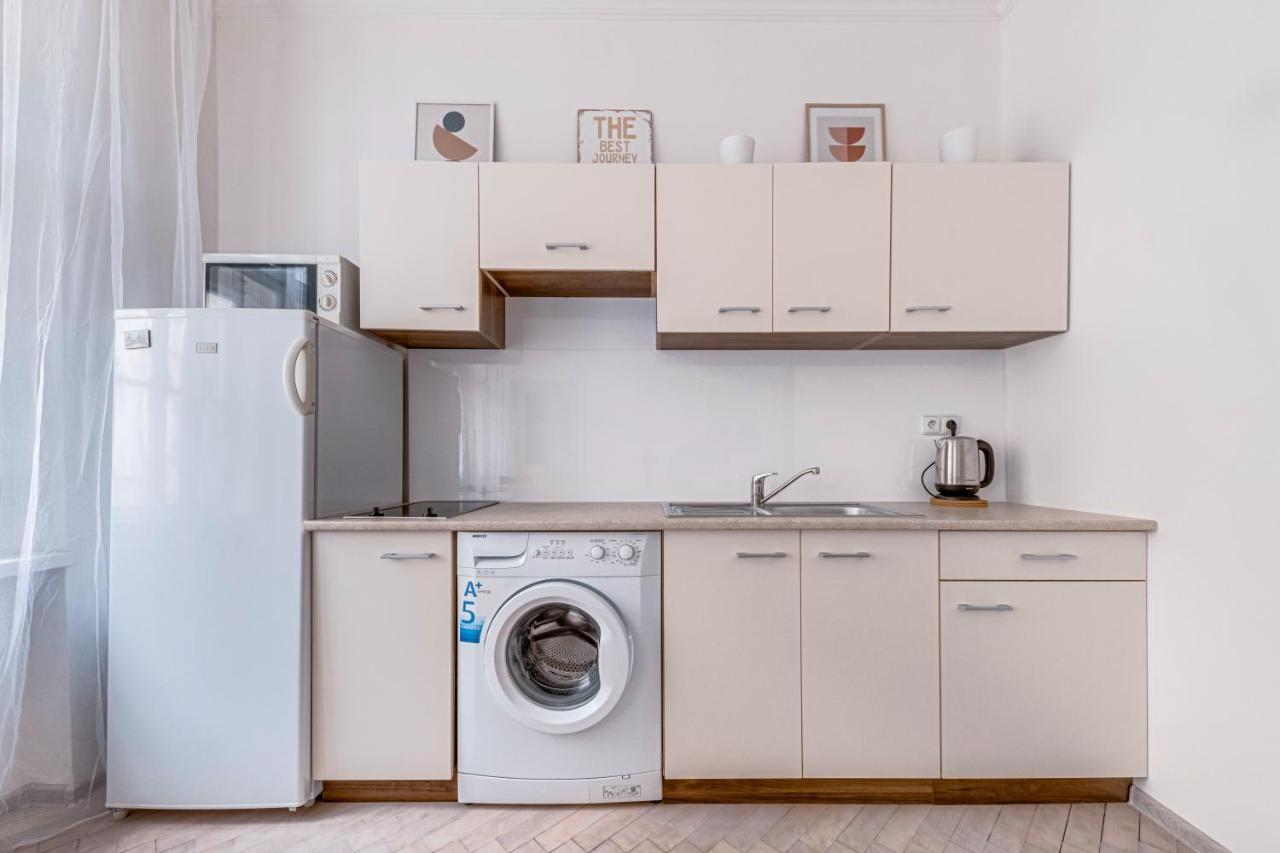 Vita Nejedleho Apartments Prag Exteriör bild