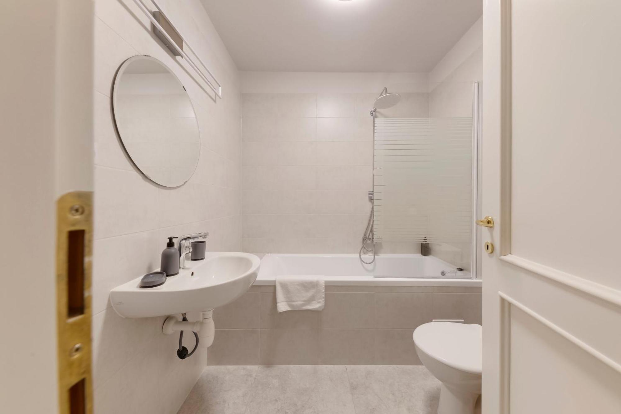 Vita Nejedleho Apartments Prag Exteriör bild